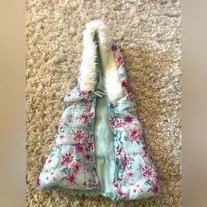 Beautiful all seasons flower puffer toddler vest size 18months!!!